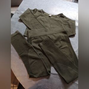 Bozzolo Woman's Workout Set Leggings And Cropped Long Sleeve Medium